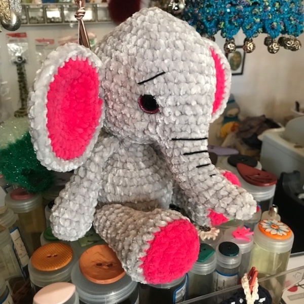 Elefant-plüschtier gehäkelt Cosima Wolle