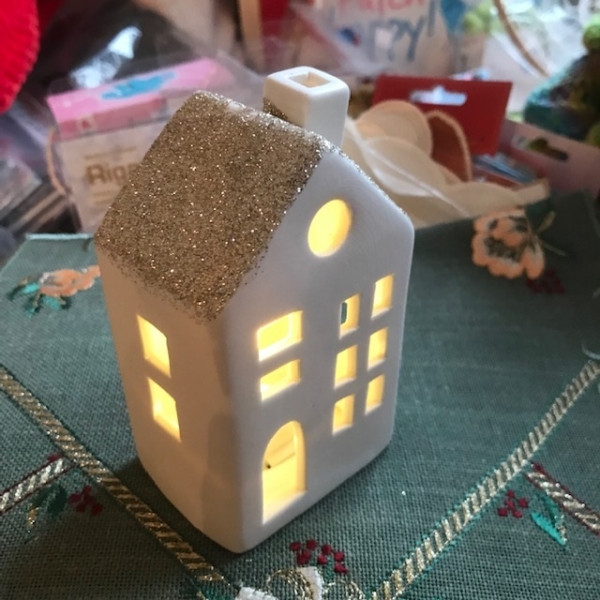 Porzellanhaus weiss gold LED